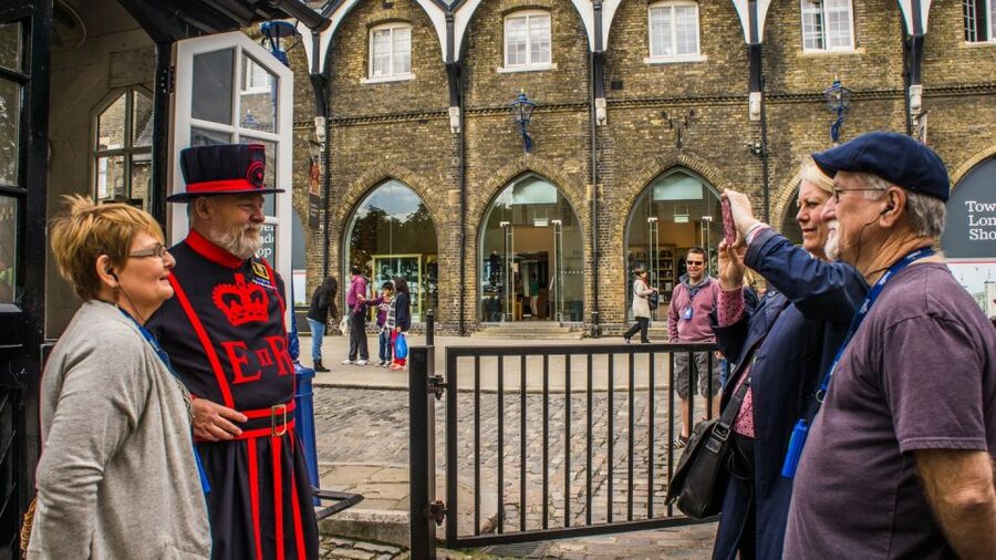 Tower of London: Beefeater Opening Ceremony & Crown Jewels - Who should book this Tower VIP experience
