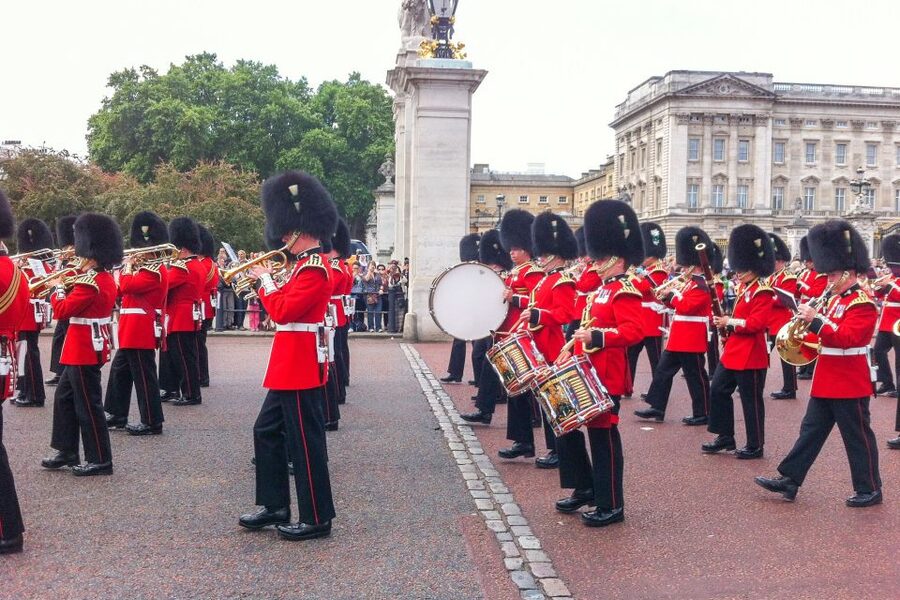 Tower of London: Beefeater Opening Ceremony & Crown Jewels - River Thames upgrade: a 30-minute reset from the walking