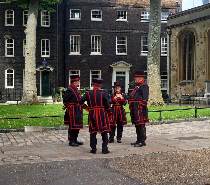 Tower of London Crown Jewels and English Royal History Tour - White Tower and Tower Armory: Where the Monarchy Gets Physical