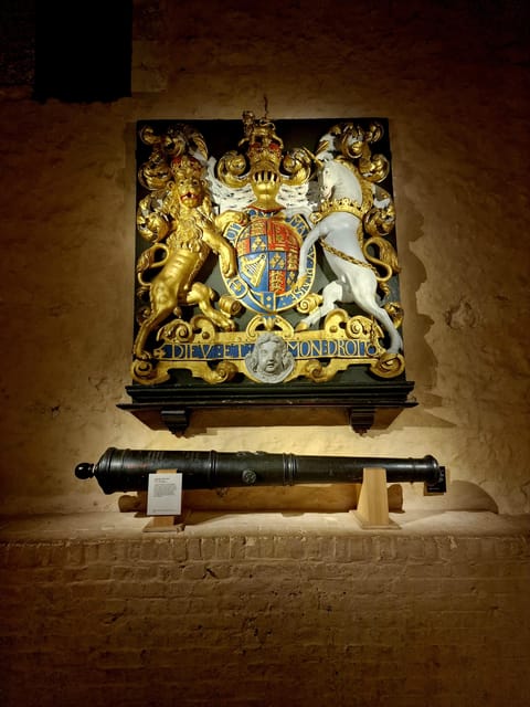 Tower of London Crown Jewels and English Royal History Tour - Raven House, Battlements, and Lower Wakefield Tower: Defensive Views and Dark Corners