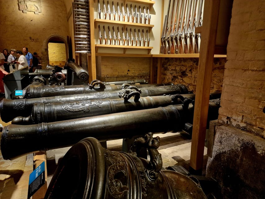 Tower of London Crown Jewels and English Royal History Tour - Walking Logistics: Make the Clock Work for You