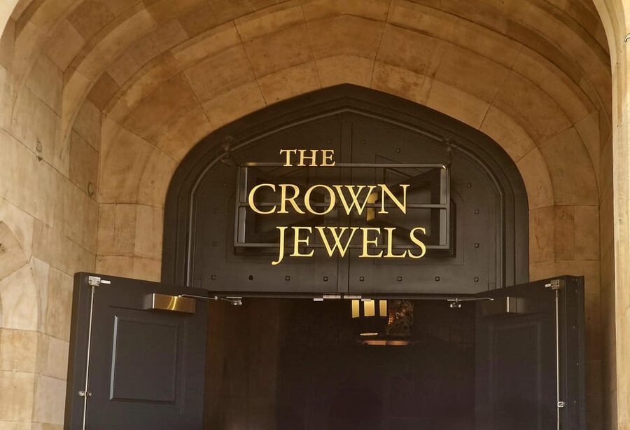 Tower of London Crown Jewels and English Royal History Tour - Price and Practical Value: What You’re Paying For (and What You’re Not)