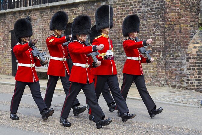 Tower of London: Crown Jewels & Beefeater Opening Ceremony - Thames cruise to Buckingham Palace: views on the move