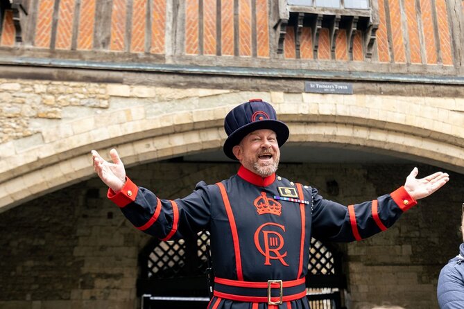 Tower of London & Crown Jewels Tour with Beefeater Meet & Greet - Tower of London first steps: where you start at Tower Hill