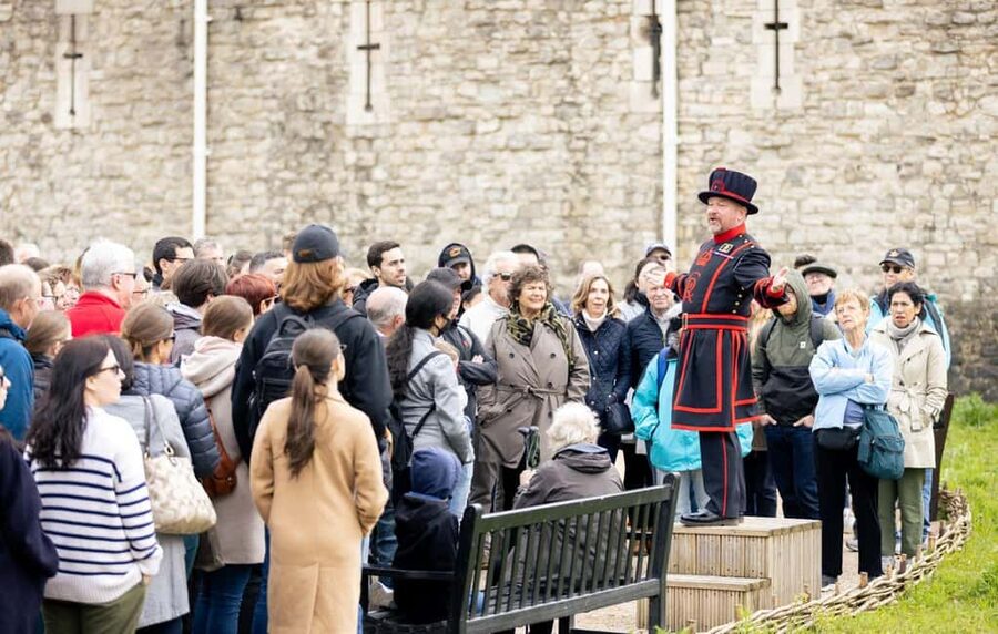 Tower of London Early Access & Beefeater Opening Ceremony - The Beefeaters Opening Ceremony: What You’re Looking For