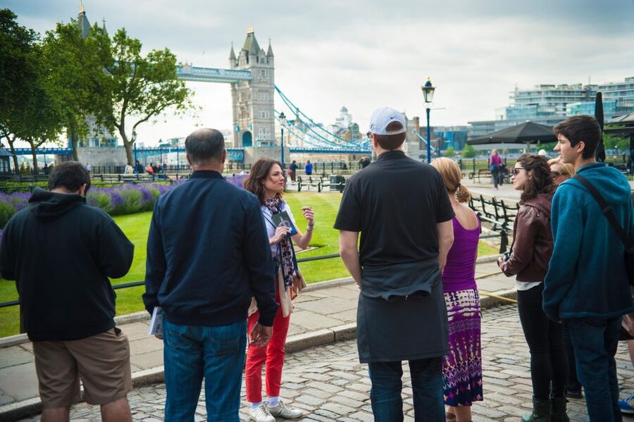 Tower of London Early Access & Beefeater Opening Ceremony - Photo Spots and Standing Points: Getting the Views Without Losing Time