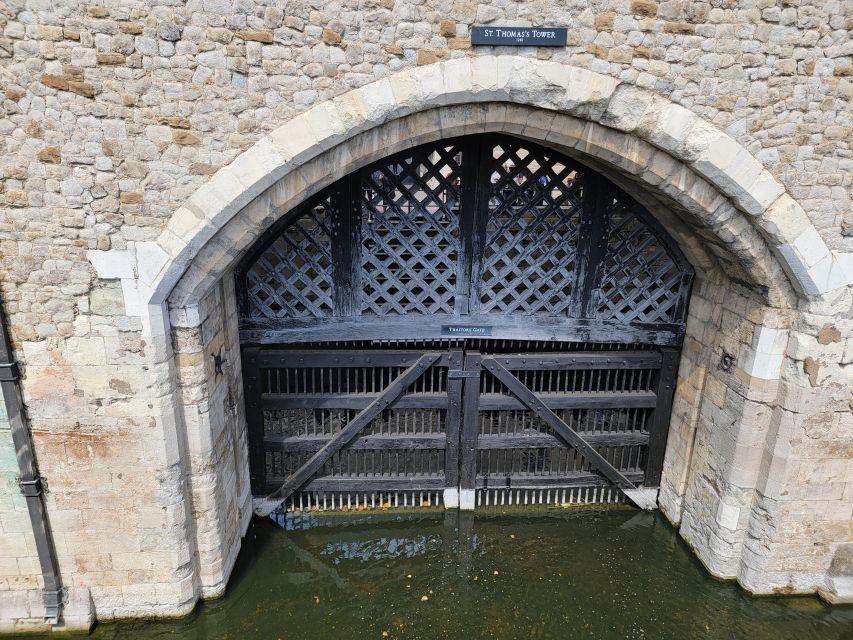 Tower of London: Early Access with Crown Jewels & Beefeaters - The Opening Ceremony with Beefeaters: precision, humor, and gate drama