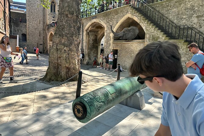 Tower of London for kids & families Private Guided Tour with pre-booked Tickets - Getting There Without Hassle: Welcome Centre and Tube Access