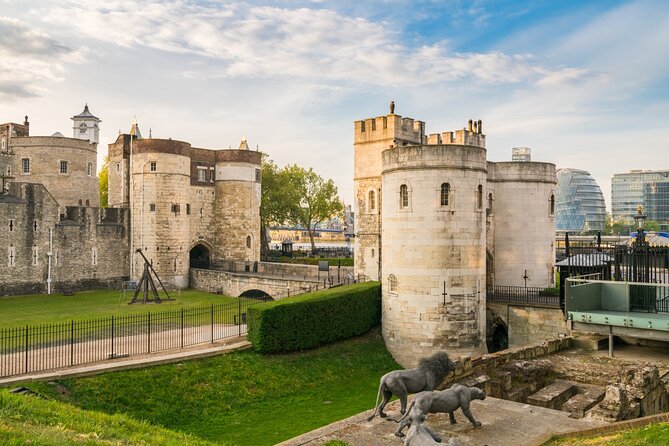 Tower of London Guided Tour, Crown Jewels, Tower Bridge - The Crown Jewels in the Jewel House: up close, and plan for timing