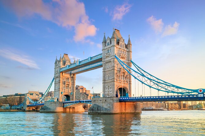 Tower of London Guided Tour, Crown Jewels, Tower Bridge - Private vs group options: which one fits your style (and your budget)