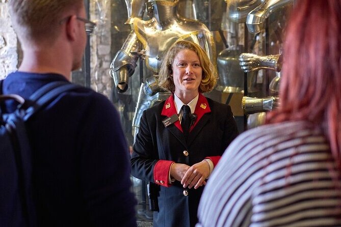 Tower of London Guided Tour with Beefeater Meet & Crown Jewels - Jewel House and the Crown Jewels: what 20 minutes really means
