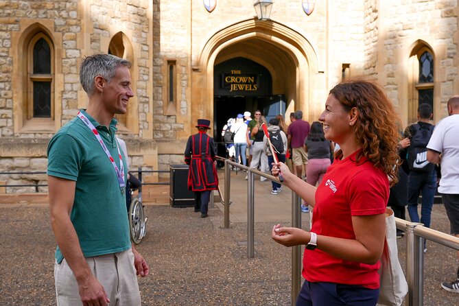 Tower of London: Guided Tour with Thames River Cruise - Meeting point, walking reality, and what to wear