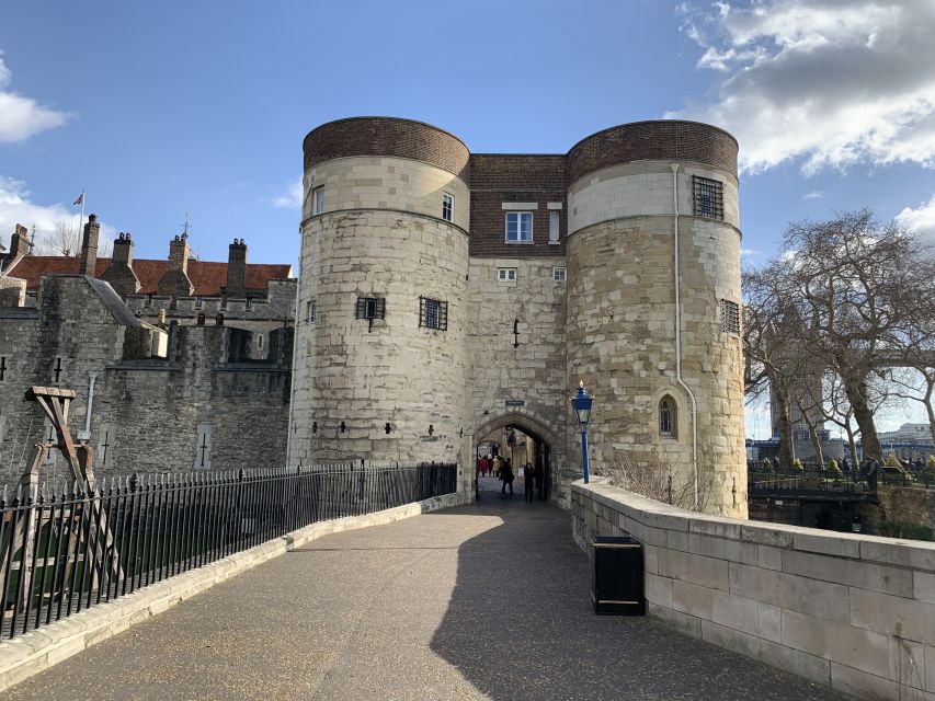 Tower of London Kid-Friendly Private Tour - Why this private Tower of London tour fits families