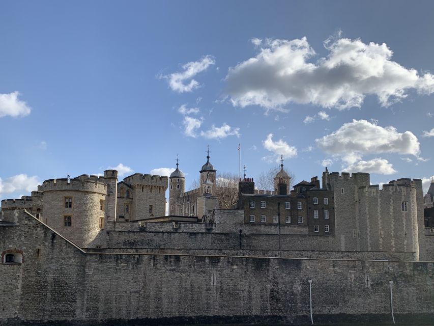 Tower of London Kid-Friendly Private Tour - Meeting at the Welcome Centre: fast start, clear handoff