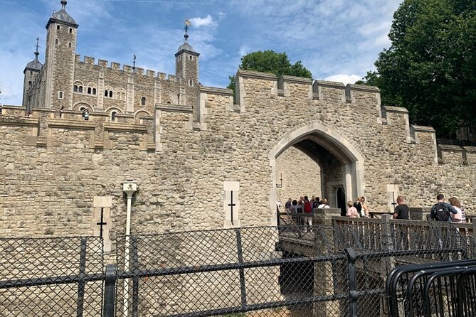 Tower of London: Opening Ceremony & Early Crown Jewels Access - Outside the White Tower: Getting Oriented Fast