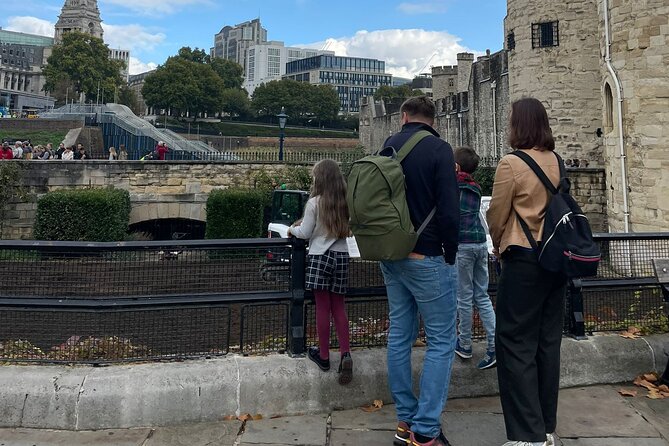 Tower of London Private Guided Tour for Kids and Families - The guide experience: why a Blue Badge matters for families