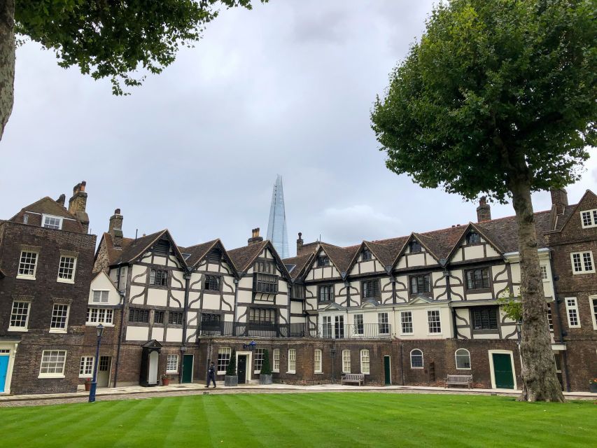 Tower of London Private Tour - Beefeaters in red: what you notice when someone points it out