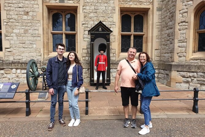 Tower of London Private Tour for Families and Friends - Stop 5: Wall Walk views over London