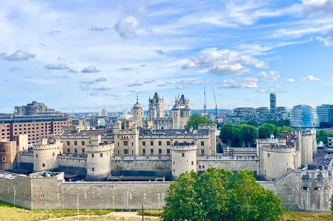 Tower of London Private Tour for Families and Friends - Starting at Tower Hill and setting your route in 3 hours