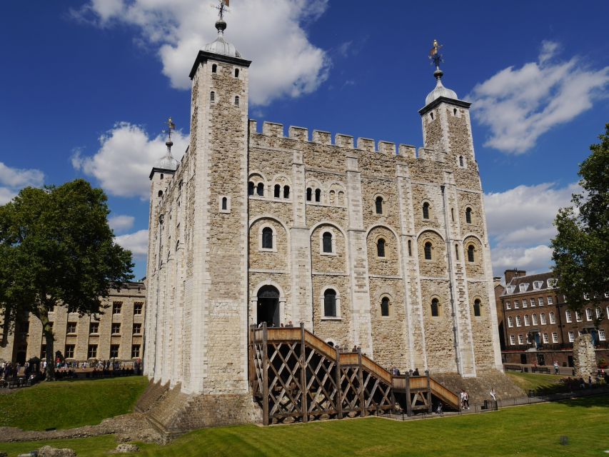 Tower of London Private Tour - Getting in fast: admission included and ticket line math