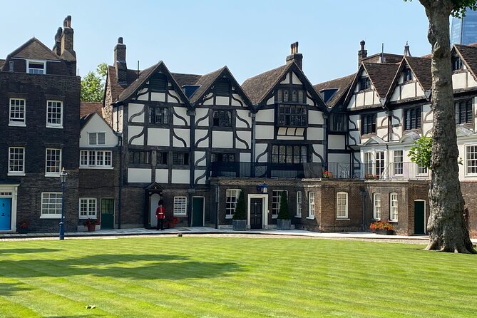 Tower of London & Westminster Abbey VIP Tour with expert guide - Westminster Abbey in about two focused hours: kings, scientists, poets, and crowns