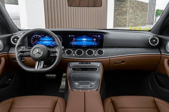 Transfer from Heathrow Airport LHR to Central London by Sedan - Inside the Sedan: Air-Conditioning, Water, and a Driver Who Can Communicate