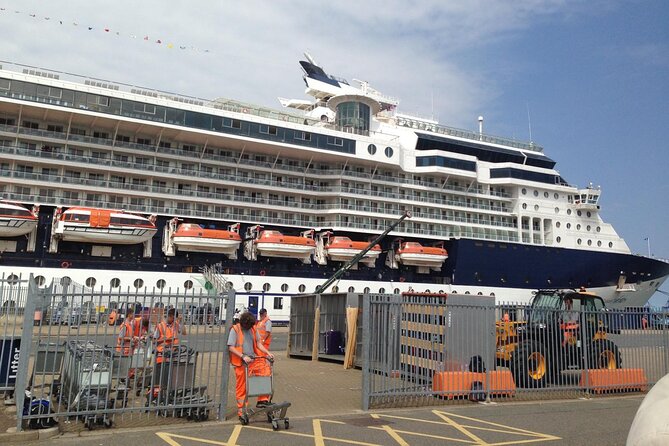 Transfer London to Southampton Cruise Terminal (extra luggage) - DoubleTree Victoria Pickup: Finding Your Ride Without Guesswork