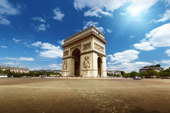 Trip to Paris with Seine Cruise, Bus Tour and Travel Card - Sacré-Cœur and the Seine banks: free stops that still feel like real Paris