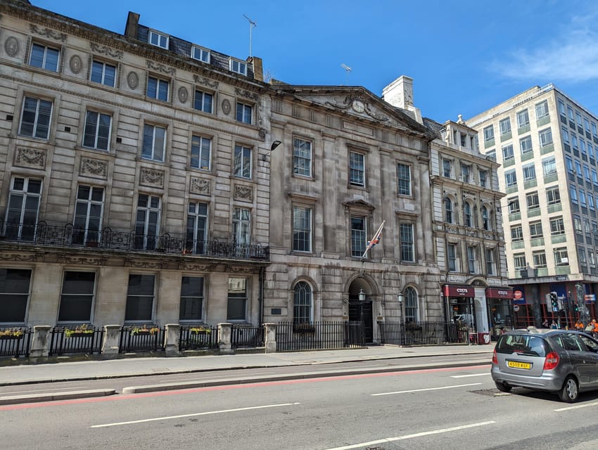 Turmoil, Templars, Oliver Twist: London's Squalor & Splendor - Staple Inn, Hatton Garden, and Holy Sepulchre Church: The In-Between Stops With Payoff