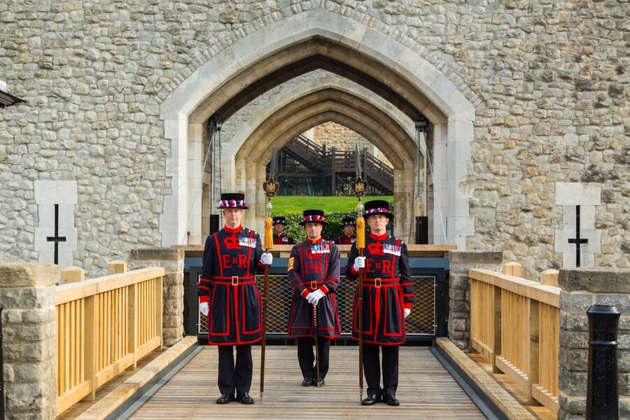 Ultimate Tower of London, Beefeater Welcome & Crown Jewels - The Beefeater Welcome: 15–20 Minutes With a Yeoman Warder