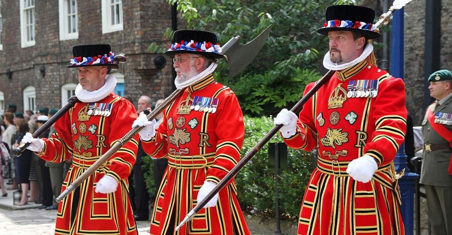 Ultimate Tower of London, Beefeater Welcome & Crown Jewels - Crown Jewels and the Jewel House: Timed Entry You’ll Feel