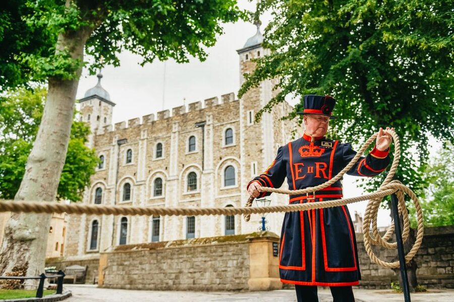 Ultimate Tower of London, Beefeater Welcome & Crown Jewels - Battlements, Tower Executions, and What You Can Keep Exploring