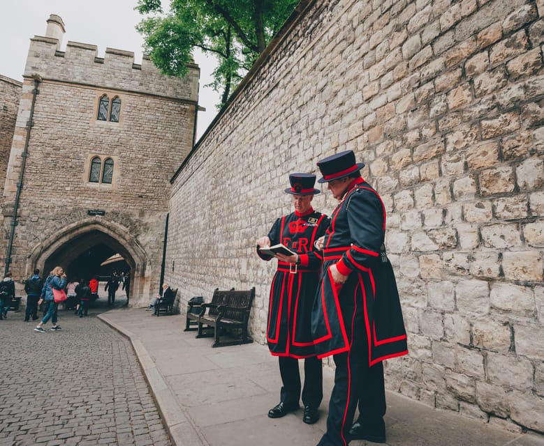 Ultimate Tower of London, Beefeater Welcome & Crown Jewels - Timing, Duration, and How Much Walking You’re Really Signing Up For
