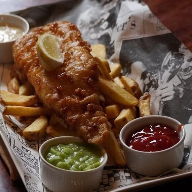 Underground Food Tour: London Bridge - The pub finish by an old ship, plus a glass of wine