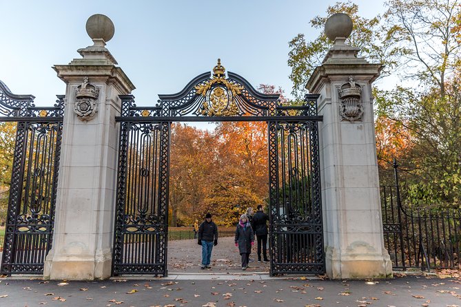 Unique London Walk: Secrets of Mayfair - Private Tour - What you’ll actually do during those 30-minute stops