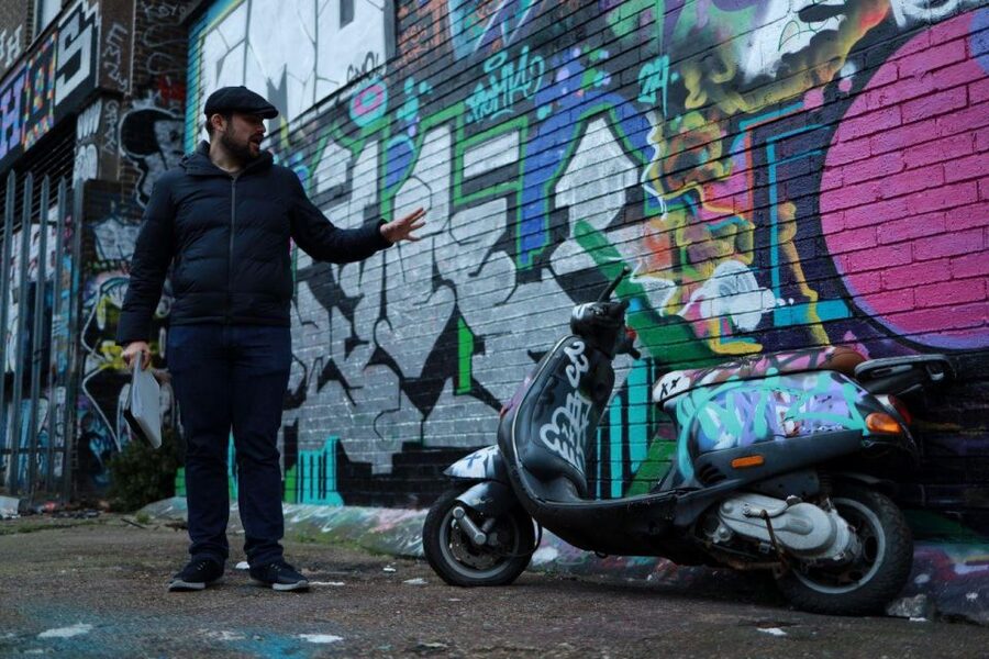 Urban Canvas: Exploring Shoreditch's Vibrant Street Art - Getting started at Shoreditch High Street Station, then walking to Allen Gardens