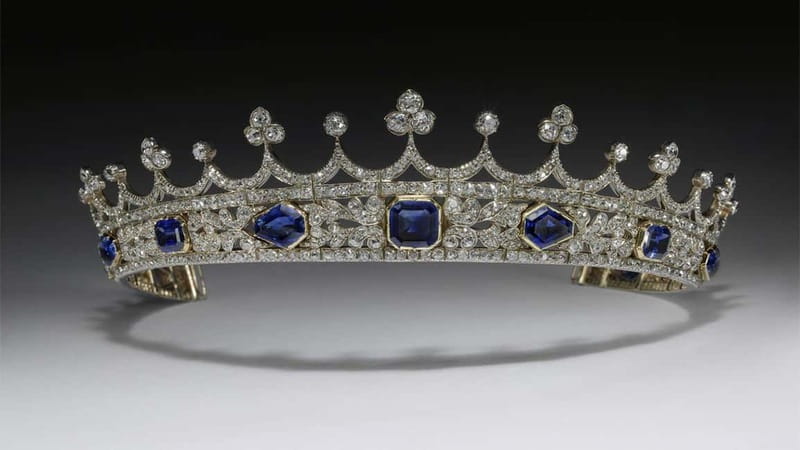 Victoria and Albert Museum London Private Guided Tour 3 hour - How the tour highlights jewelry, drawings, textiles, ceramics, woodwork, and more