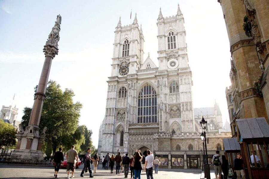 Vintage Double Decker Bus Tour & Thames River Cruise - Back on the Bus: From Westminster Pier to Buckingham Palace Views