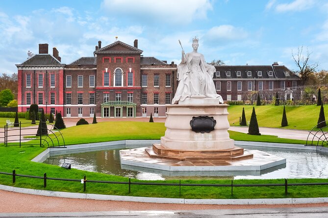 VIP Kensington Palace Gardens Tour & Royal Tea Crown Experience - Stop 1: Kensington Palace exterior stories, plus the timed interior upgrade