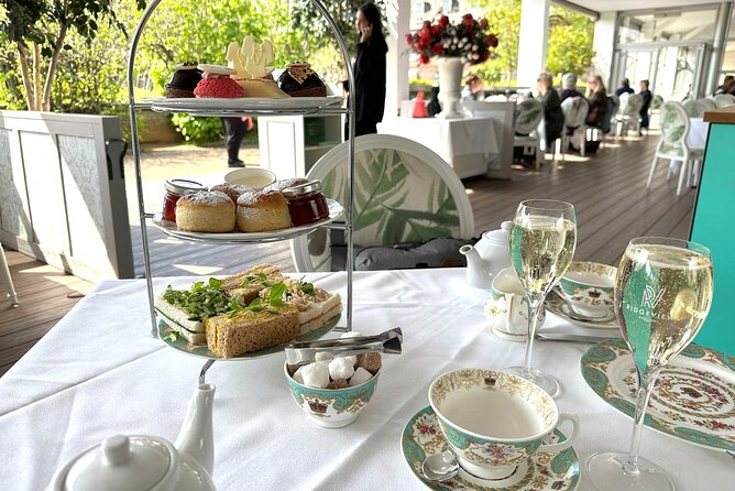 VIP Kensington Palace Gardens Tour & Royal Tea Crown Experience - Guide quality: why storytelling makes or breaks this tour