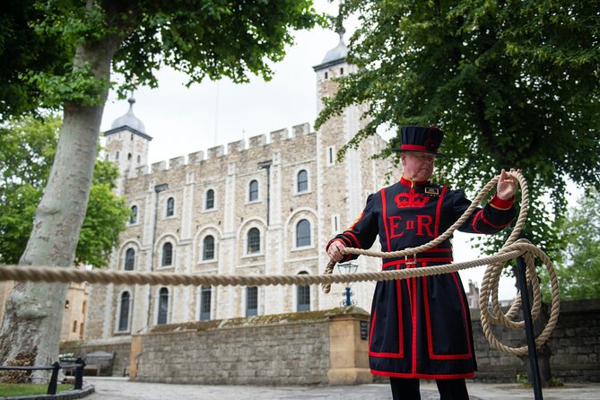 VIP Tower of London and Crown Jewels Tour with Private Beefeater Meet & Greet - Stop 1: The Tower of London highlights start with the Beefeater meet & greet