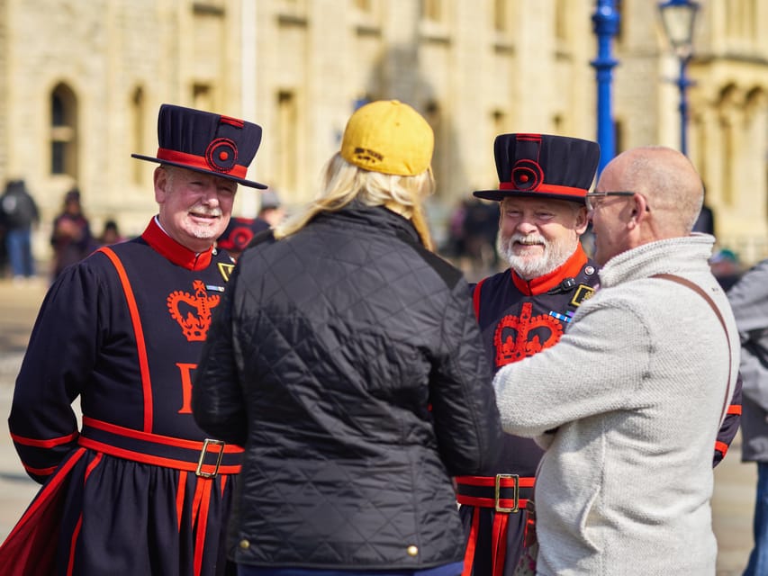 VIP Tower of London Beefeater Meet & Greet and Royal London - A River Thames break: the 30-minute skyline cruise