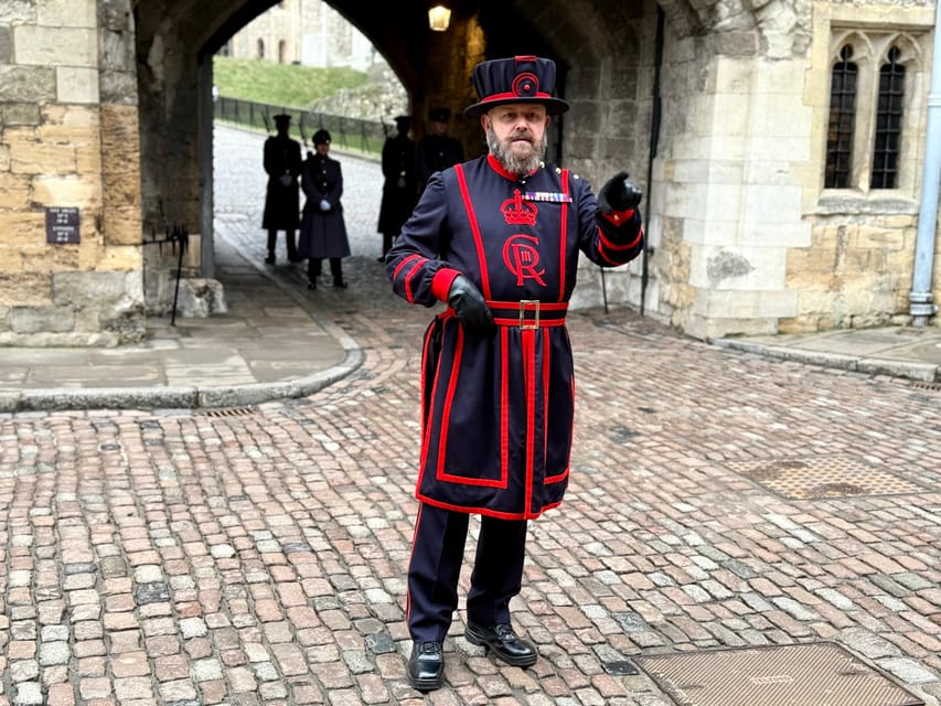 VIP Tower of London Beefeater Meet & Greet and Royal London - Opening Ceremony with a Beefeater: what to notice