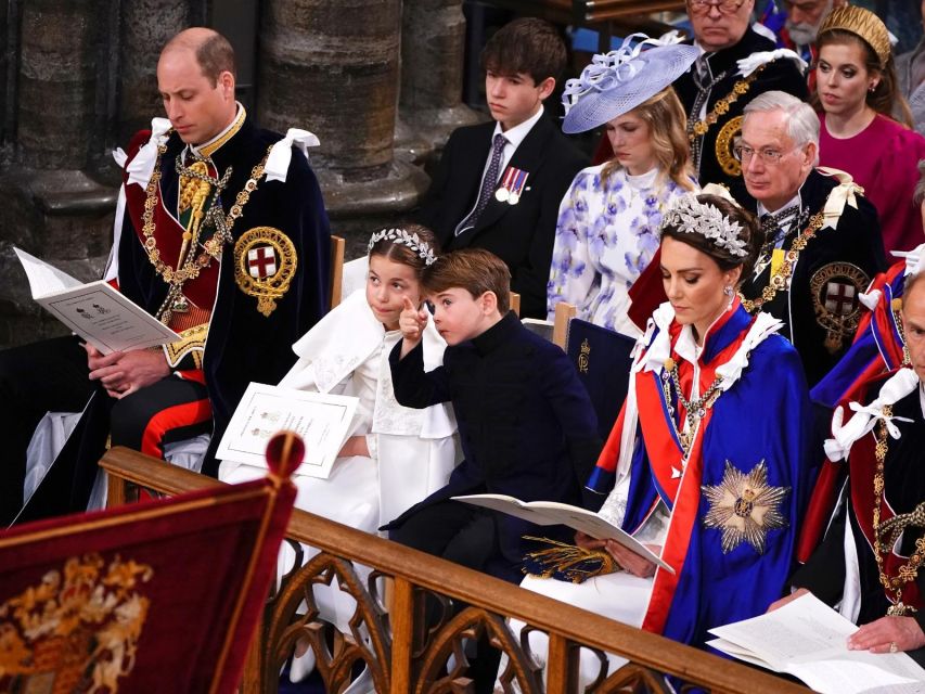 VIP Westminster Abbey & Upper Gallery and Buckingham Palace - Group size and pacing: why “up to 20” matters
