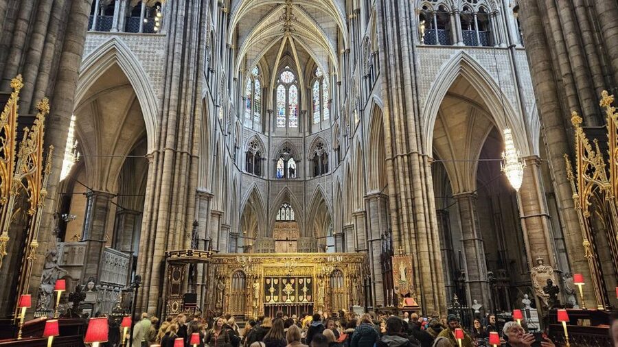 VIP Westminster Abbey & Upper Gallery and Buckingham Palace - Westminster Abbey interior: guided time in the big spaces