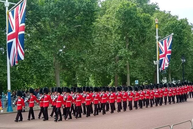 Visit Westminster Abbey & Churchill War Rooms & Westminster Tour - Buckingham Palace with Green Park pacing and Guard-watch tips