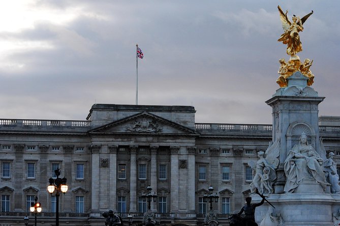 Visite privée Westminster & Buckingham, le cœur du royaume - Meeting at St James’s Palace and keeping a calm start