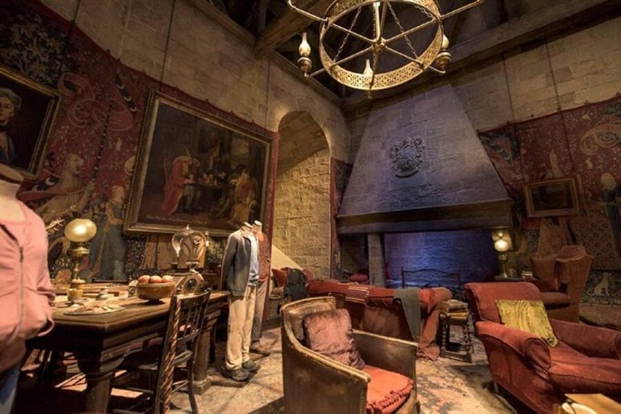 Warner Bros. Studios and 1-Day London Hop-on Hop-off tour - Audio Guides and Live Commentary: Make the Bus Do More