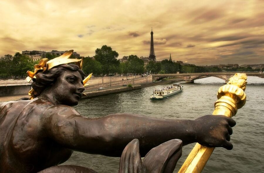 Welcome to Paris Day Trip from London via Train - The guided panoramic tour: what you’re really buying