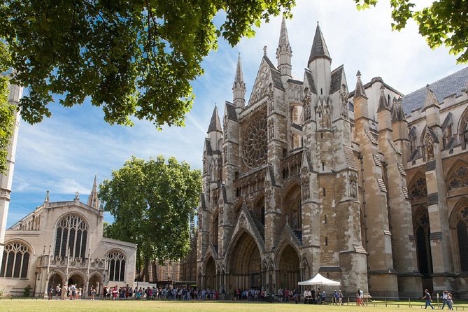 Westminster Abbey Priority Access & Big Ben, Buckingham Tour - St James’s Park: A Short Walk With a Big Backstory